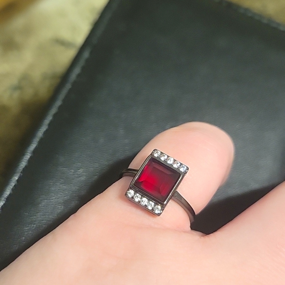 ST bath bomb square red&black ring, size 7